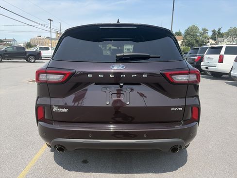 Used 2023 Ford Escape ST-Line w/ Tech Pack #1 AWD/4WD image 3