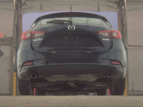 Used 2018 MAZDA MAZDA3 Touring FWD image 8