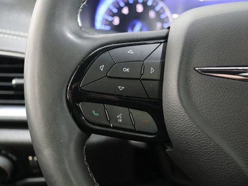 Used 2025 Chrysler Pacifica Limited FWD image 22
