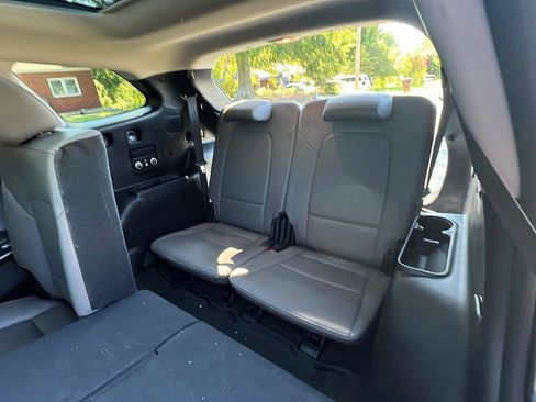 Used 2017 Hyundai Santa Fe FWD image 19