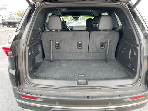 Used 2025 Buick Enclave Preferred image 19