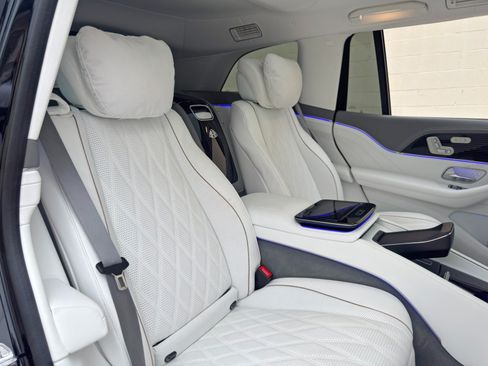Used 2024 Mercedes-Benz Maybach GLS 600 4MATIC image 67