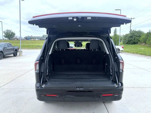 Used 2025 Lincoln Navigator Reserve AWD/4WD image 26