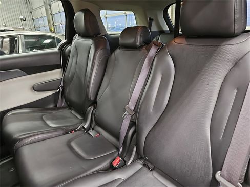 Used 2024 Kia Carnival LX image 14