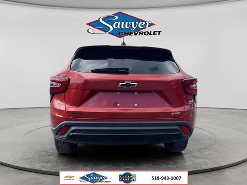 Used 2024 Chevrolet Trax RS w/ Driver Confidence Package FWD image 4