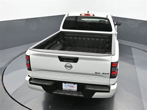 Used 2023 Nissan Frontier SV w/ Technology Package image 16