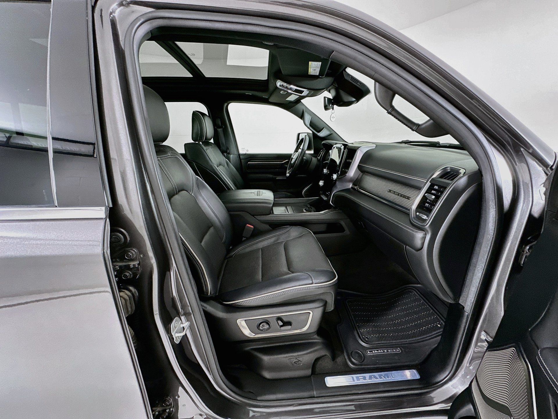 Used 2020 RAM 1500 Limited RWD image 32