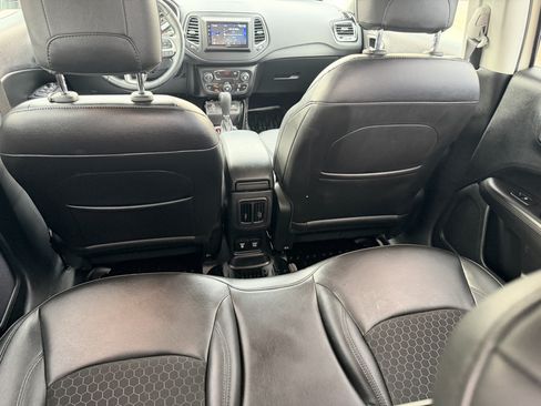 Used 2019 Jeep Compass Latitude FWD image 30
