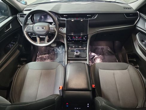 Used 2023 Jeep Grand Cherokee L Laredo image 13