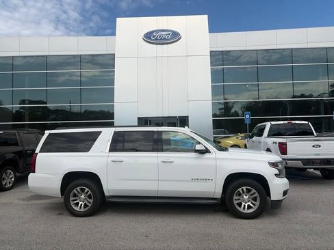 Used 2019 Chevrolet Suburban LT RWD image 4
