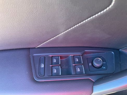 Used 2024 Volkswagen Tiguan SE image 14