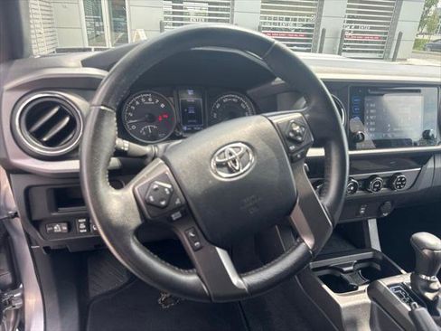 Used 2017 Toyota Tacoma TRD Sport w/ Tow Package (A/T) AWD/4WD image 19