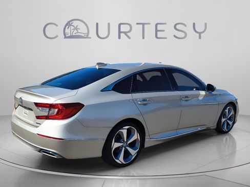 Used 2018 Honda Accord Touring image 5
