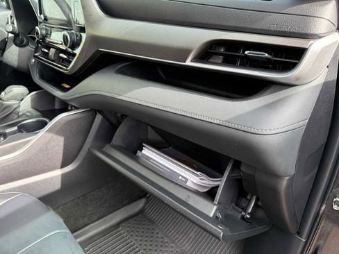 Used 2023 Toyota Highlander XLE image 39