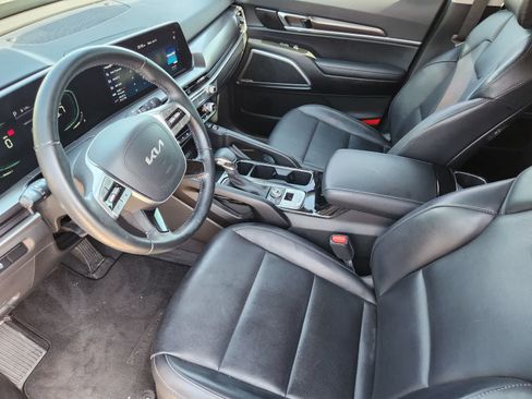 Certified 2024 Kia Telluride S w/ S Sunroof Package AWD/4WD image 2