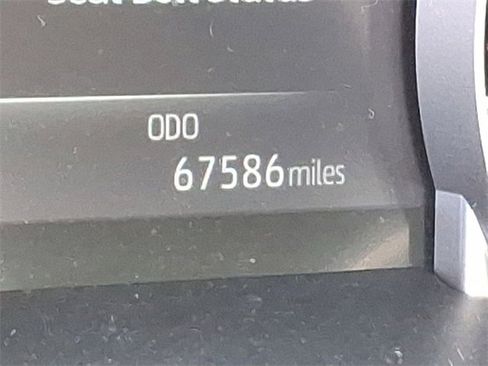 Used 2022 Toyota Highlander XLE image 12