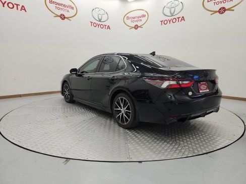 Used 2021 Toyota Camry SE FWD image 6