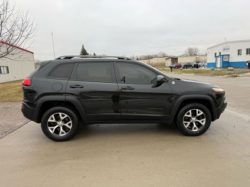 Used 2016 Jeep Cherokee Trailhawk w/ Comfort/Convenience Group image 4