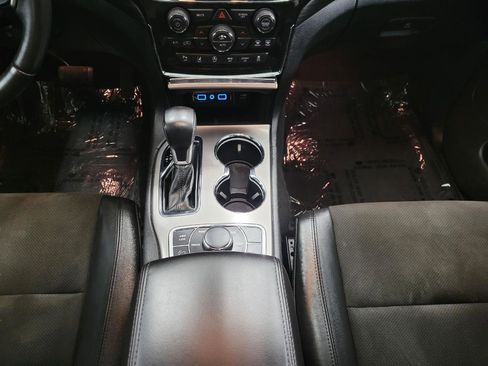 Used 2022 Jeep Grand Cherokee Laredo X image 16