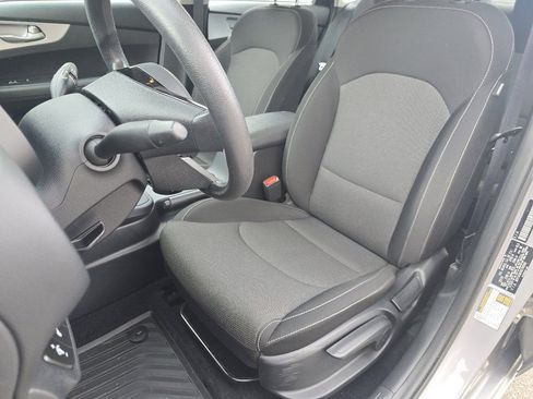 Used 2024 Kia Forte LXS w/ LXS Technology Package image 19