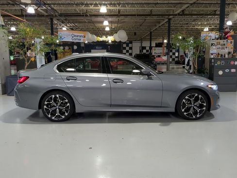 Used 2025 BMW 330i xDrive Sedan w/ Premium Package AWD/4WD image 5