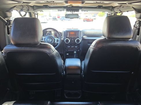 Used 2017 Jeep Wrangler Unlimited Rubicon AWD/4WD image 31