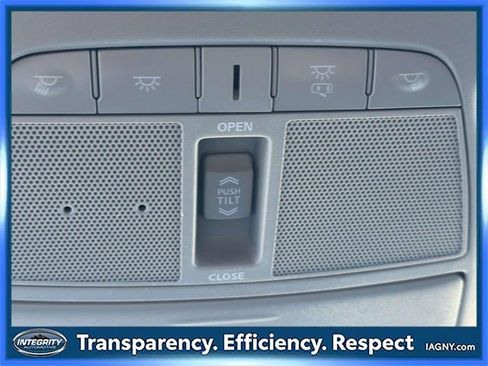 Used 2018 Nissan Rogue SV w/ Sun & Sound Touring Package image 36