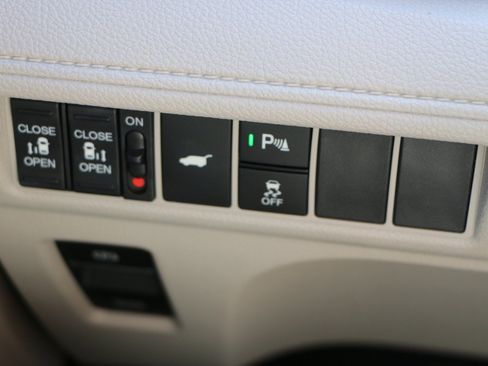 Used 2025 Honda Odyssey Elite image 21