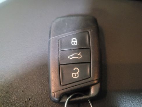 Used 2021 Volkswagen Jetta SE FWD image 31