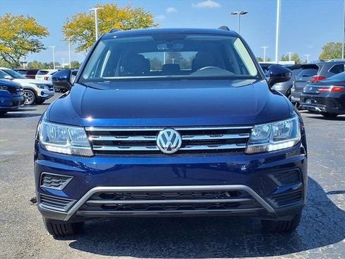 Used 2021 Volkswagen Tiguan SE w/ Panoramic Sunroof Package image 6