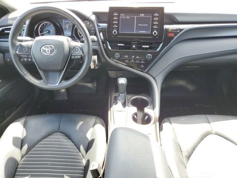 Used 2024 Toyota Camry SE image 11