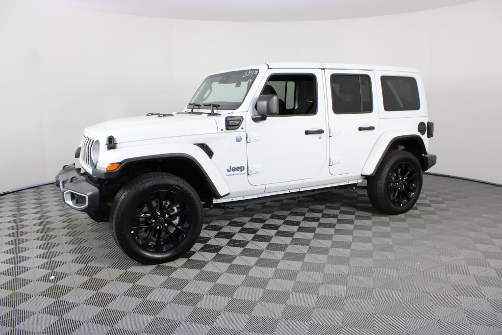Used 2025 Jeep Wrangler Unlimited Sahara w/ Safety Group AWD/4WD image 2