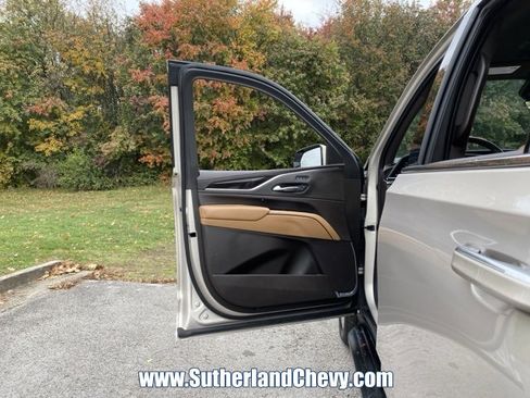 Used 2021 Cadillac Escalade Premium Luxury w/ LPO, Illumination Package image 13