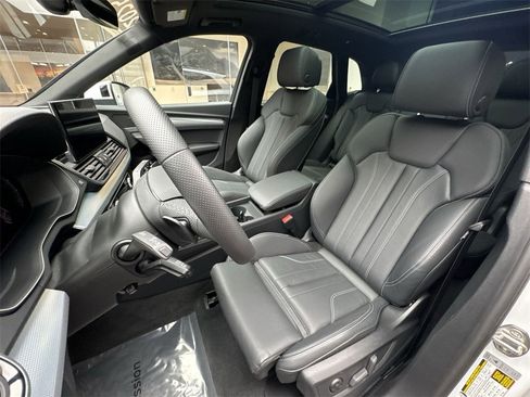 Certified 2025 Audi Q5 2.0T Premium Plus w/ Premium Plus Package image 11
