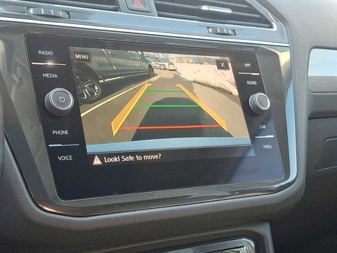 Used 2018 Volkswagen Tiguan SE image 15