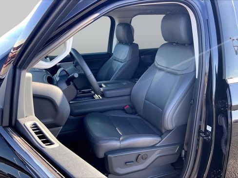 Used 2025 Ford Expedition Max Active AWD/4WD image 8