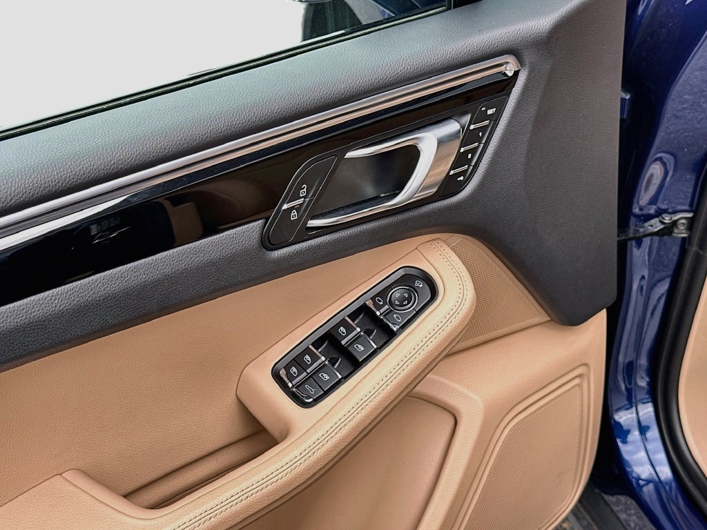 Certified 2024 Porsche Macan S AWD/4WD image 20