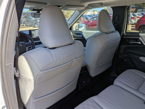 New 2025 Mitsubishi Outlander SEL image 27