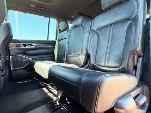 Used 2022 Jeep Wagoneer Series I w/ Convenience Group I AWD/4WD image 11