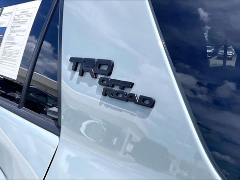 Used 2023 Toyota 4Runner TRD Off-Road Premium w/ Moonroof Package AWD/4WD image 9