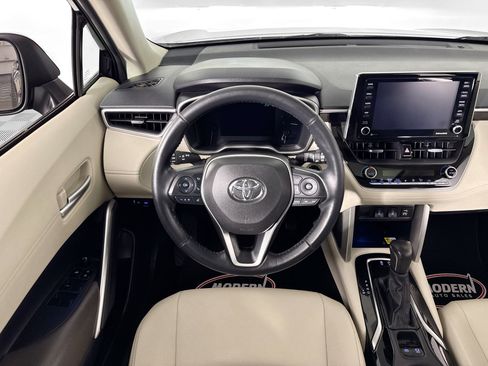 Used 2022 Toyota Corolla Cross XLE w/ Convenience Package AWD/4WD image 29