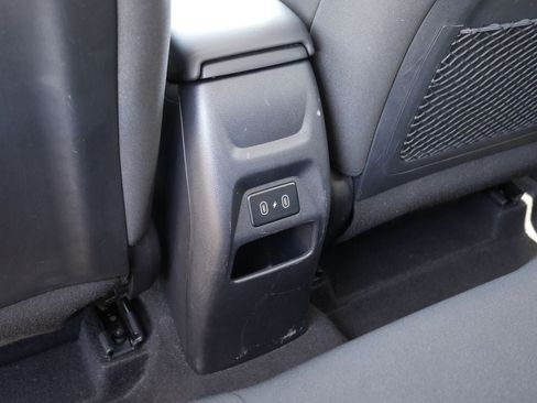 Used 2025 Hyundai Venue SEL FWD image 27