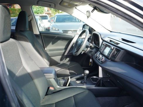 Used 2017 Toyota RAV4 LE FWD image 19