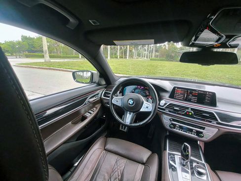 Used 2020 BMW 750i xDrive w/ Executive Package image 7