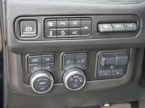 Used 2024 GMC Yukon Denali w/ Denali Reserve Package AWD/4WD image 39