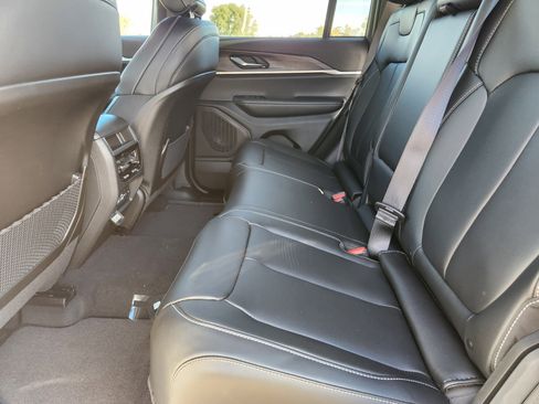New 2025 Jeep Grand Cherokee Limited w/ Black Appearance Package AWD/4WD image 9