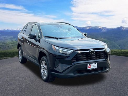Used 2025 Toyota RAV4 XLE AWD/4WD image 8