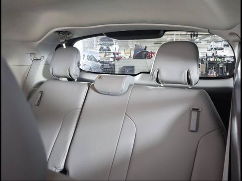 Used 2021 Toyota Sienna XLE FWD image 11