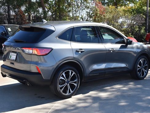 Used 2022 Ford Escape SE w/ SE Sport Appearance Package image 7