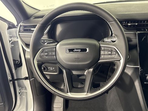 New 2025 Jeep Grand Cherokee L Altitude image 13